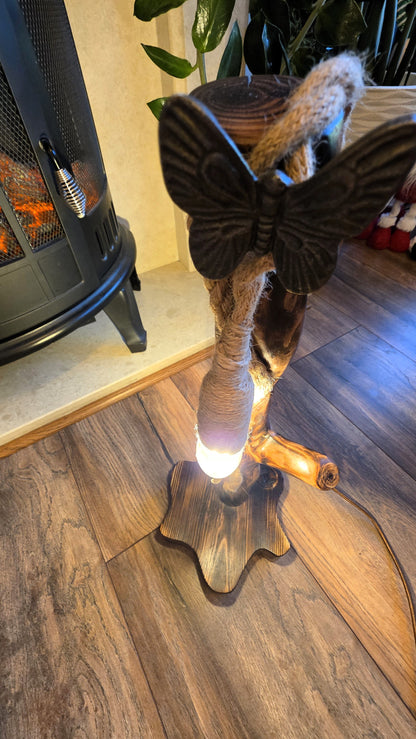 Lampe rustique en bois faite à la main avec motif papillon