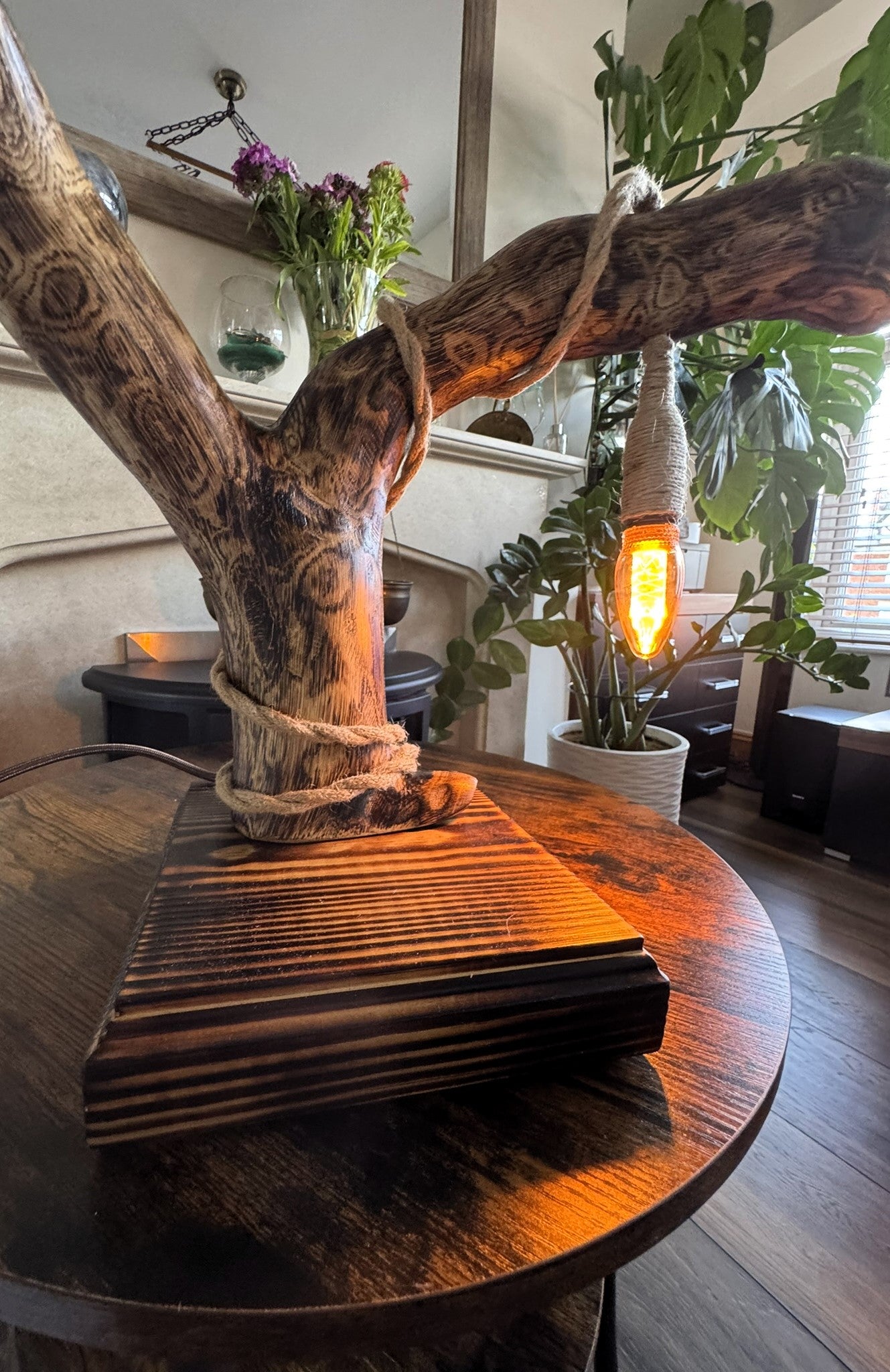 lampe en bois unique faite à la main