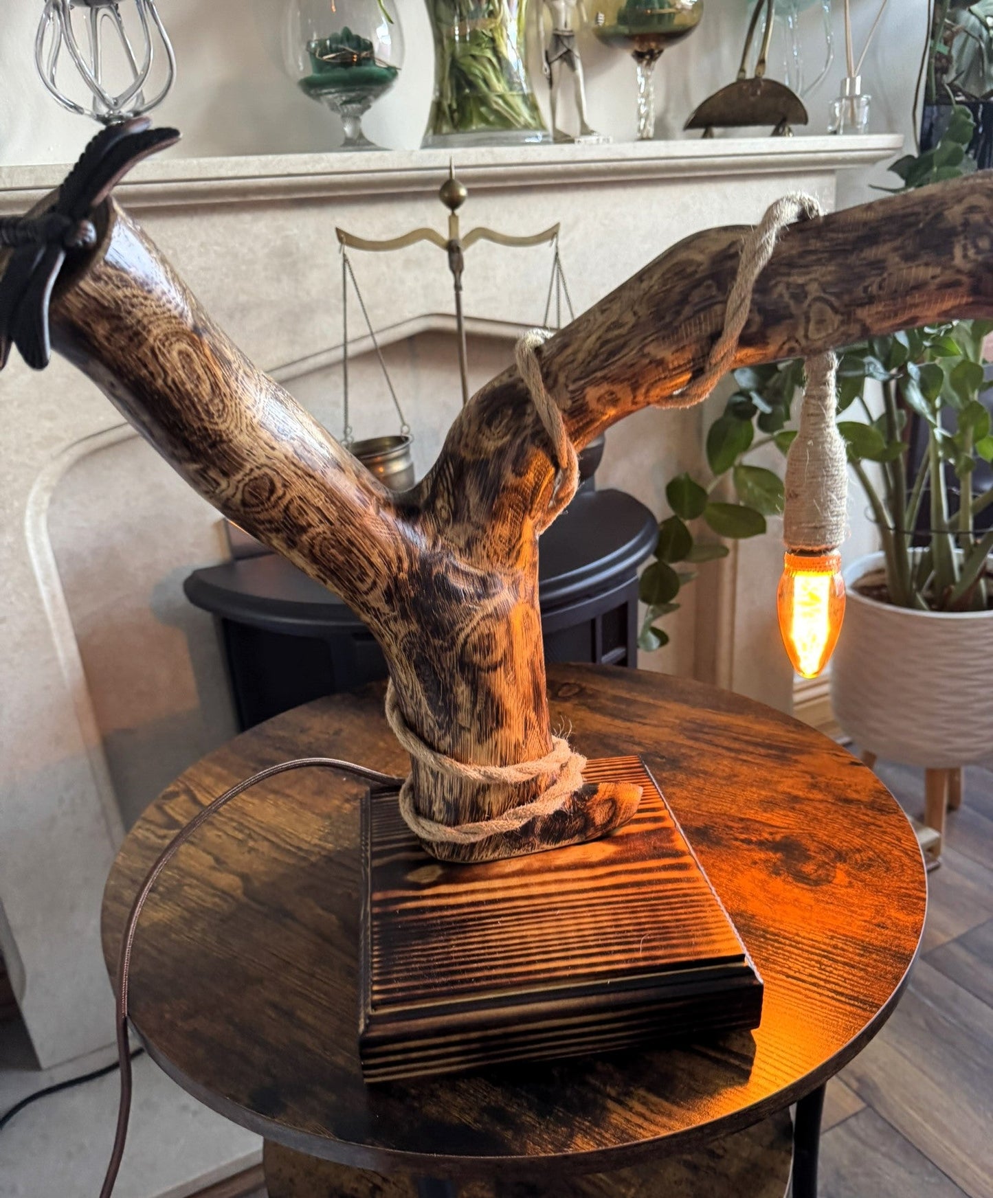 lampe en bois unique faite à la main