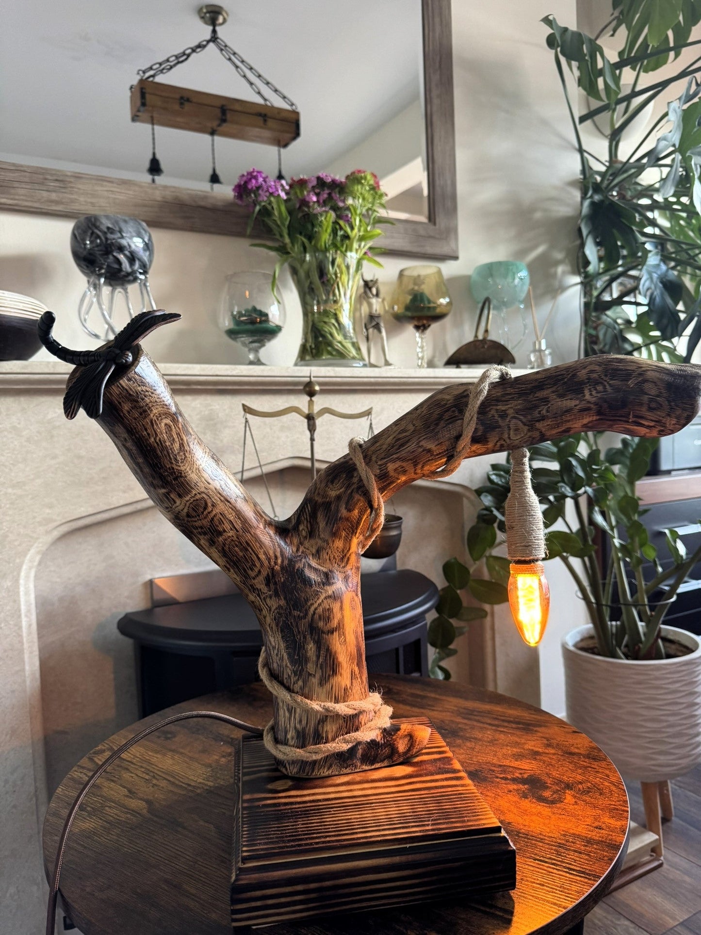 lampe en bois unique faite à la main