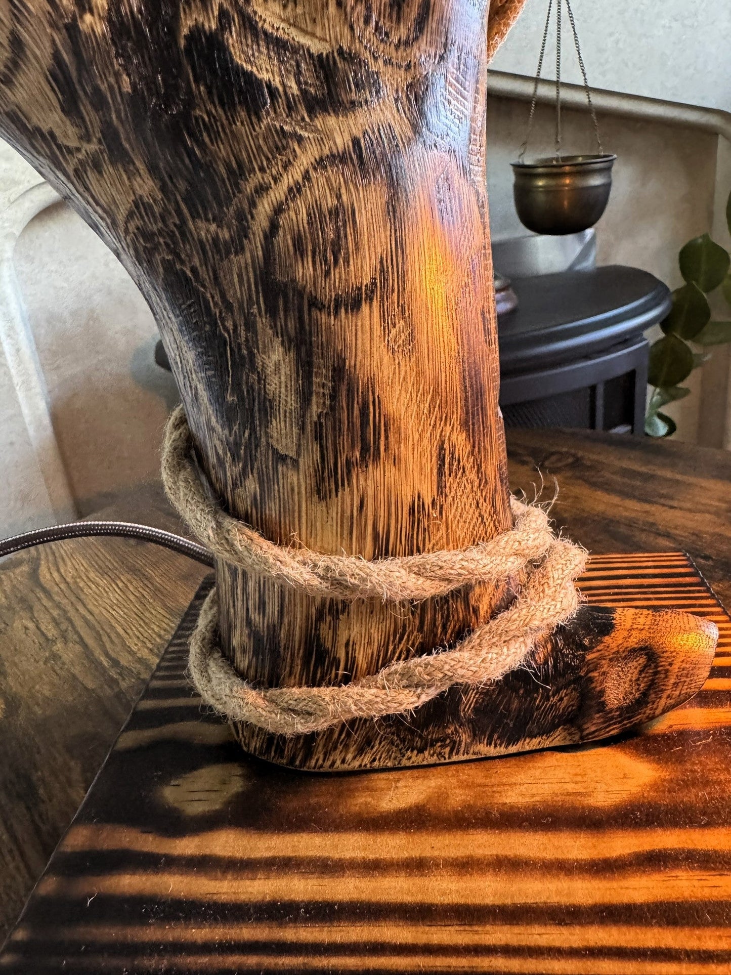 lampe en bois unique faite à la main