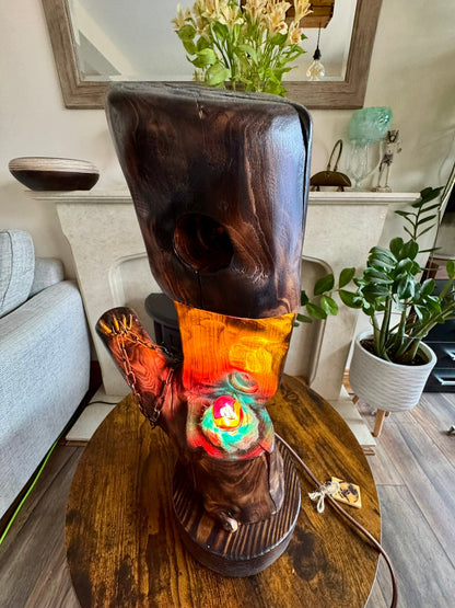 lampe en bois fabriquée à la main